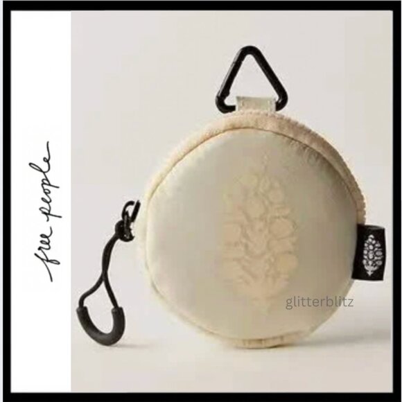 FREE PEOPLE Essentials Only Pouch in Ivory 💗 NWT - Picture 1 of 9
